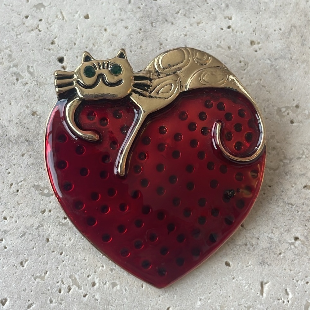 CAT On HEART BROOCH Pin Love Kitty Black Red Enamel Gold Tone Costume Jewelry